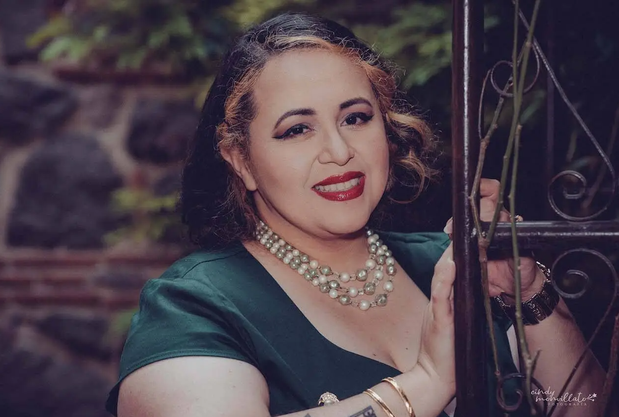  Ana Arroyo: Foto: Cindy Monvillato, producción: Susana Meléndez, locación: Nawal Antigua Guatemala. 